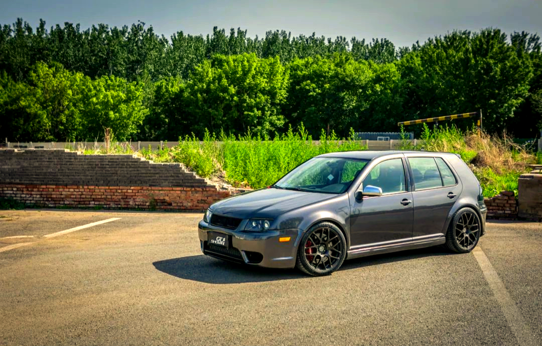 回顾高尔夫经典时刻:传奇再现的简单介绍 回顾高尔夫经典时刻:传奇再现的简单介绍