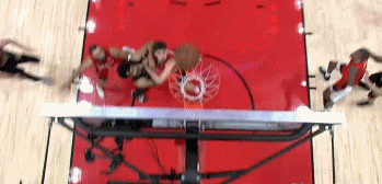 骑士完胜新疆队,范弗利特扛起全队 骑士完胜新疆队,范弗利特扛起全队