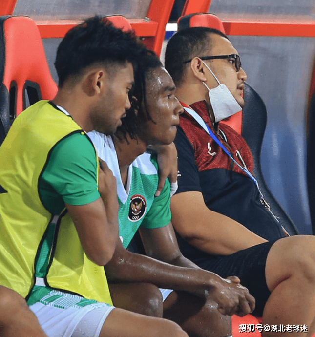 日本队轻取印尼队，黄鸭组合惊艳四座