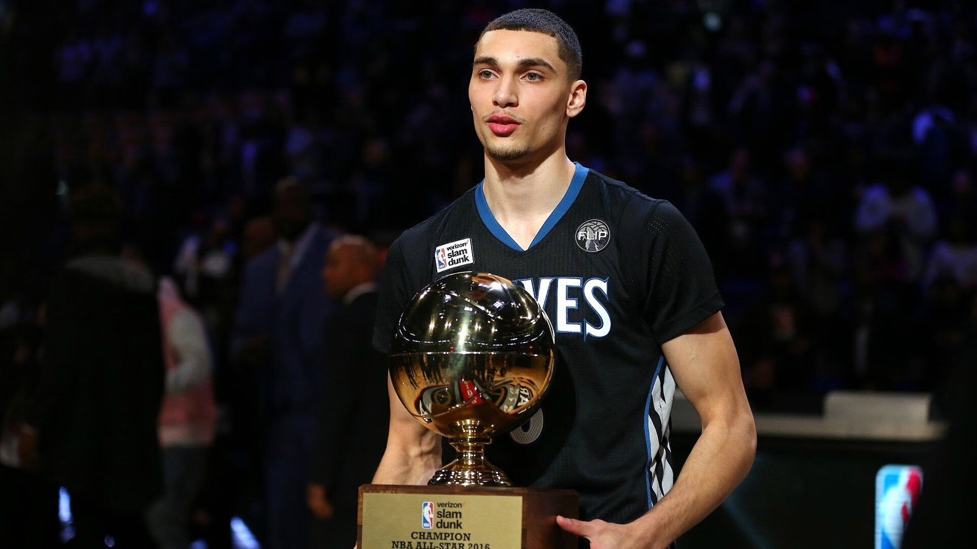 当足球殿堂遇见篮球史诗,一场虚构的跨界决赛启示录